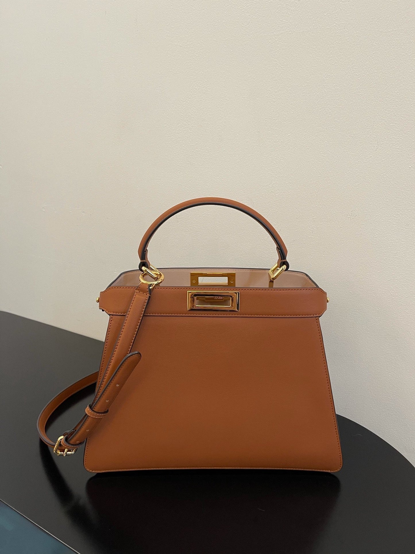 Top QualityTop Quality Peekaboo ISeeU Brown Small Handbag