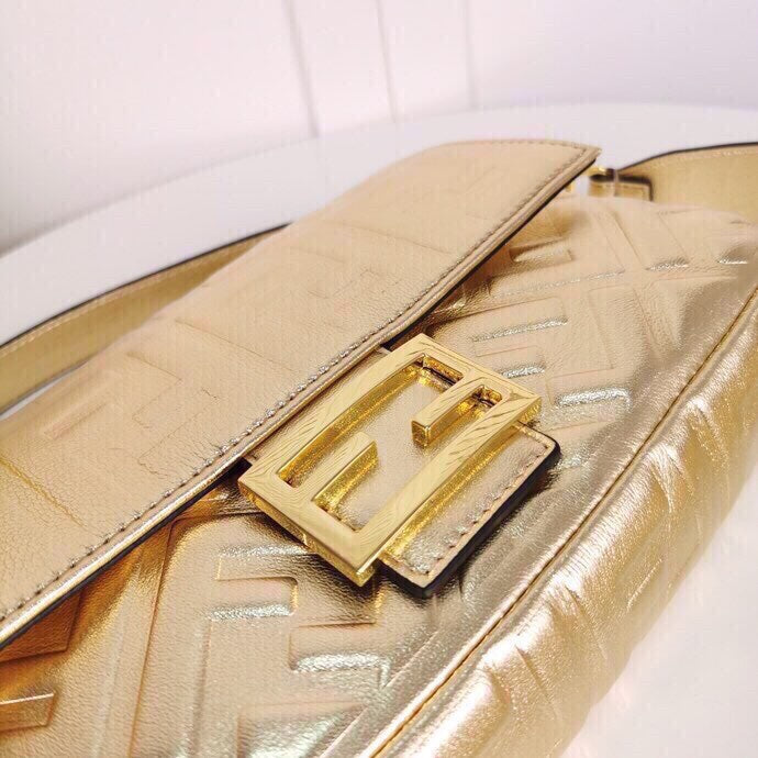Top QualityTop Quality Baguette Midi Gold Medium Chain Travel Bag