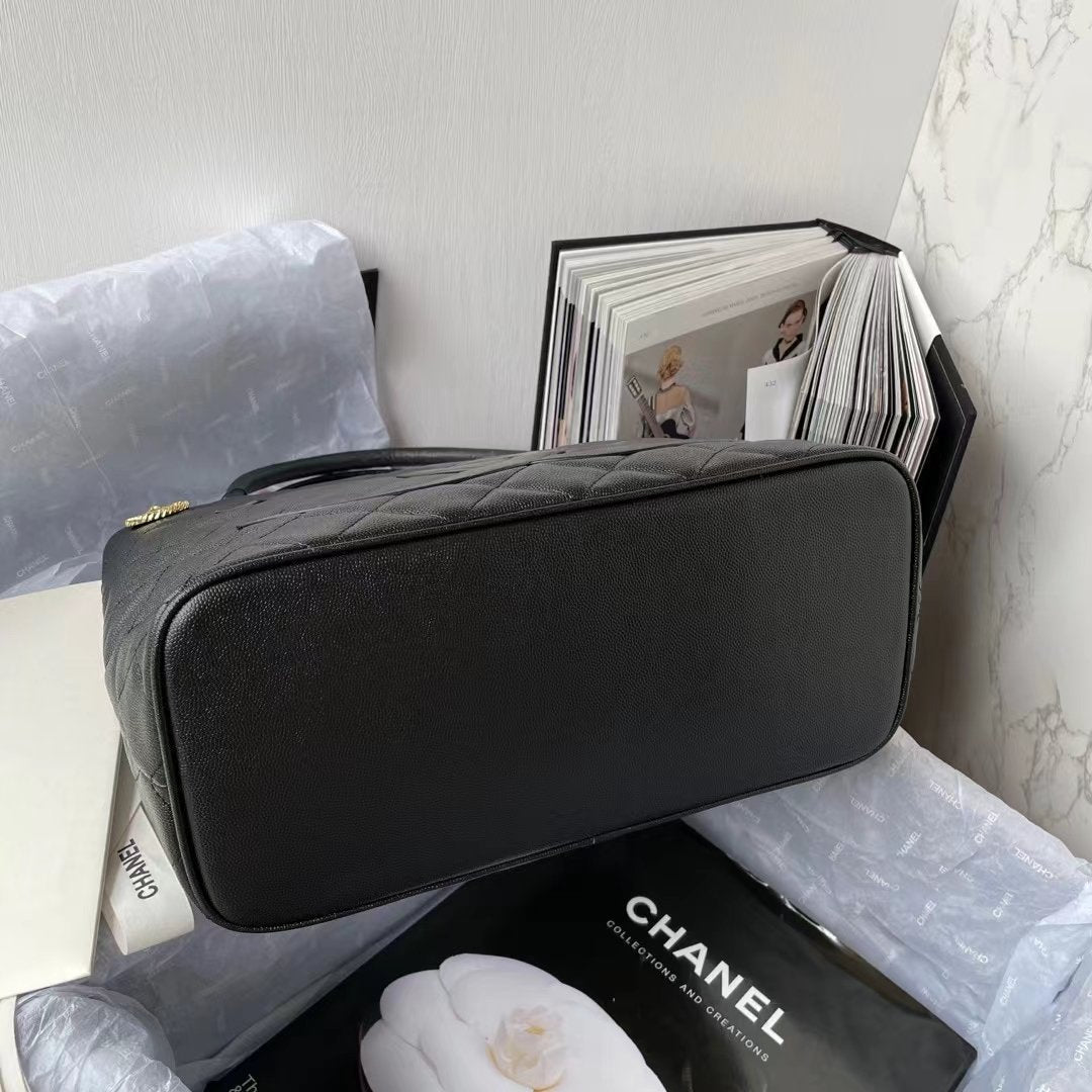 CHLMedallion 29cm 11in Black Shoulder Bag