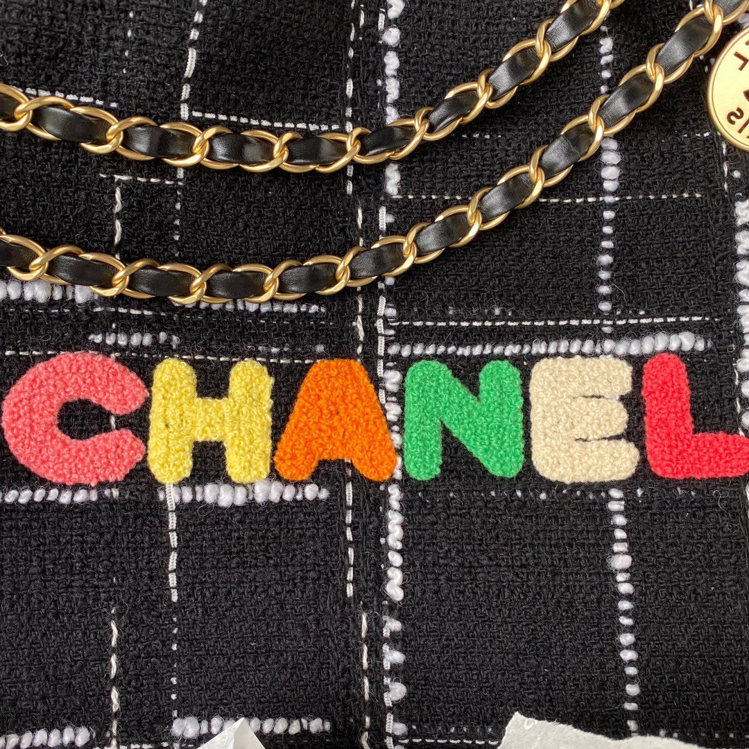 CHL 22 Hardware , 18.3in Black Gold Shoulder Bag