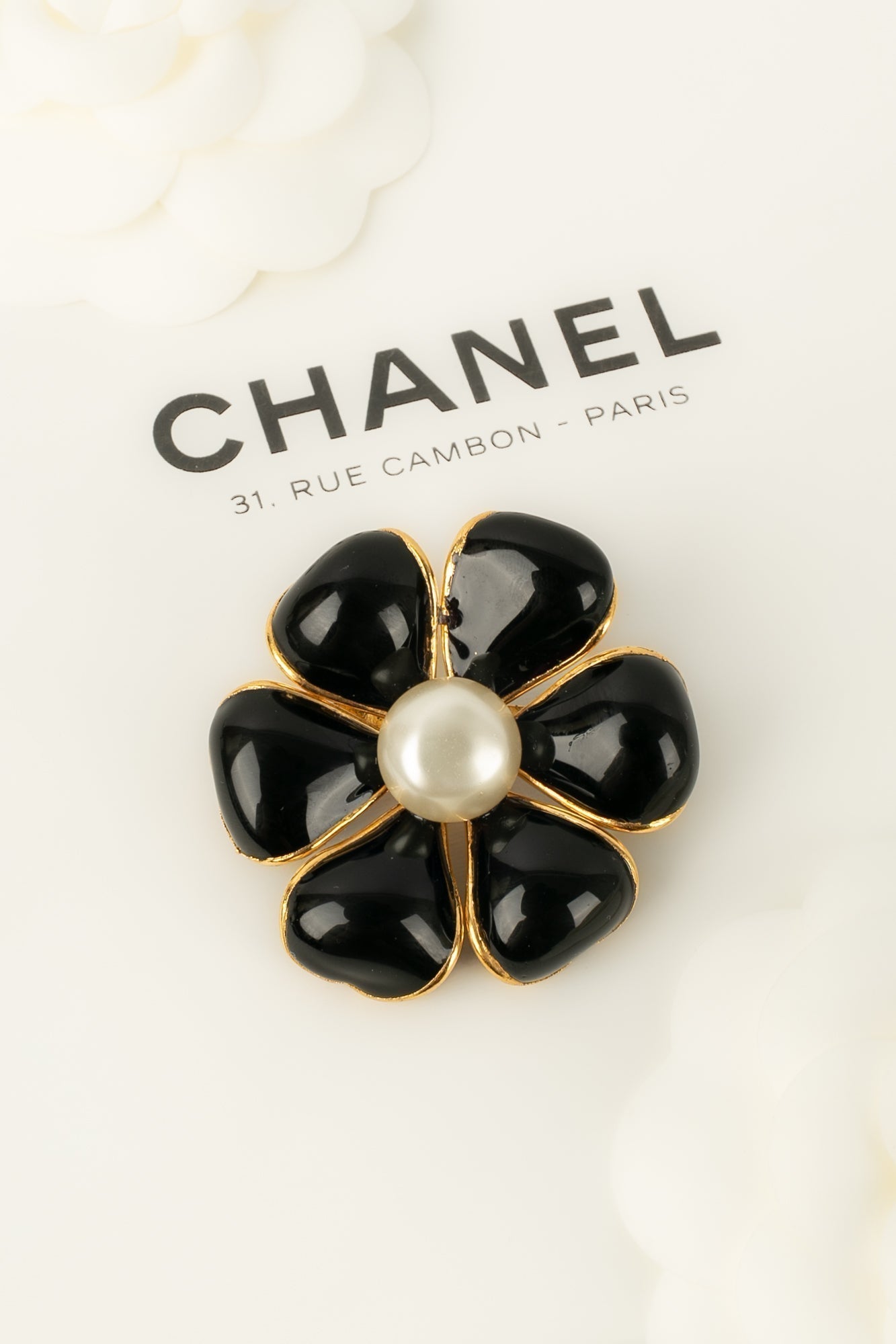 Broche cam?©lia Chanel Automne