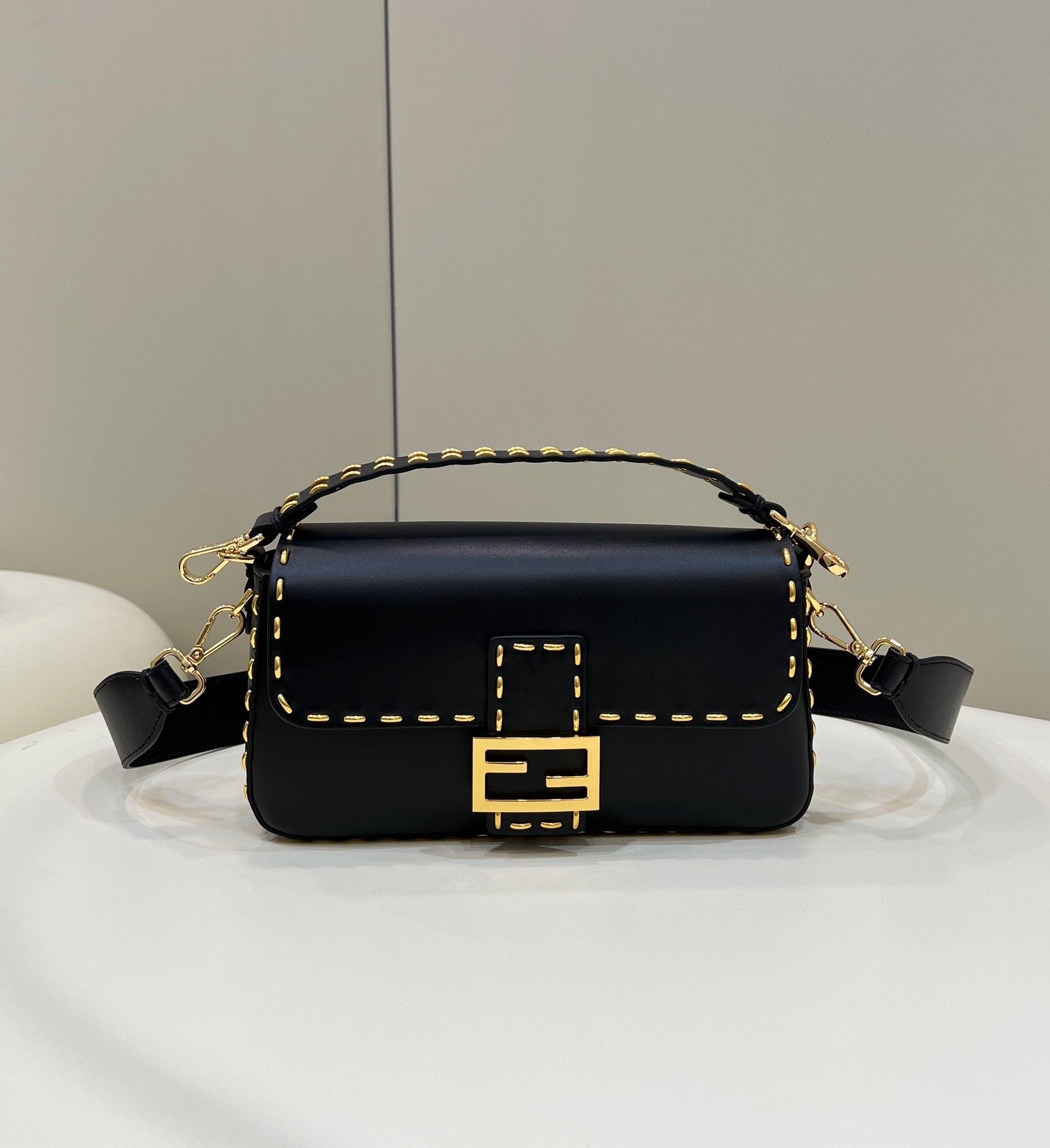 Mon Baguette Metop Qualityum Black Travel Bag