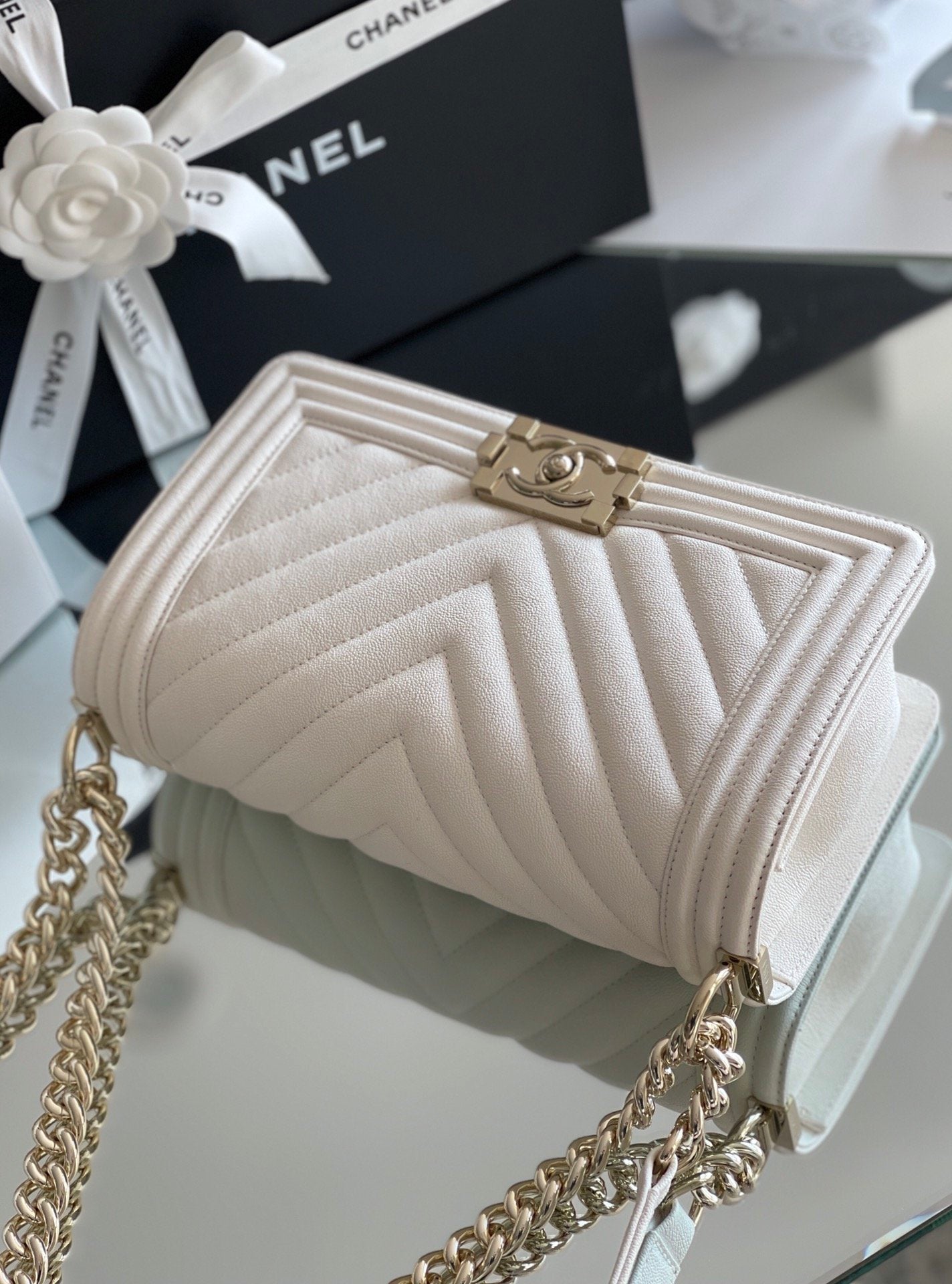 CHLMedium Classic 25cm A67086 White Flap Handbag