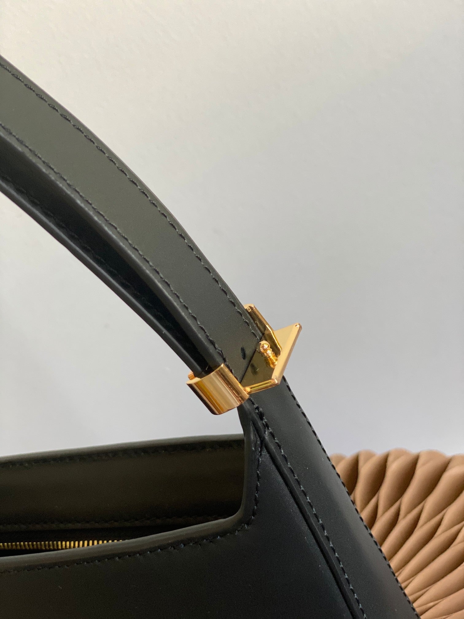 Top Quality Thomas Shoulder Bag For Women Monogram Black