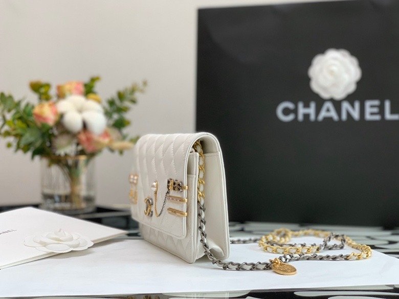 CHLFlap 7in 19cm White Handbag