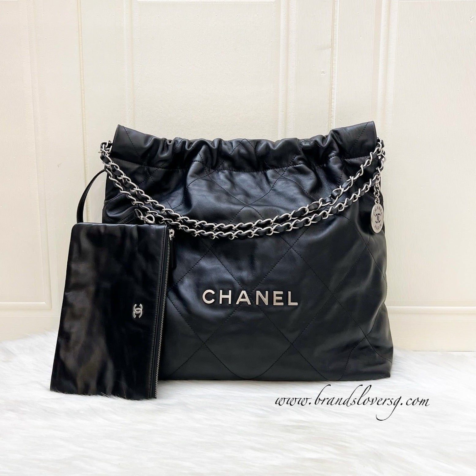 Chanel 22 Medium Hobo Handbag In Black Calfskin And Shw (model: AS3261)