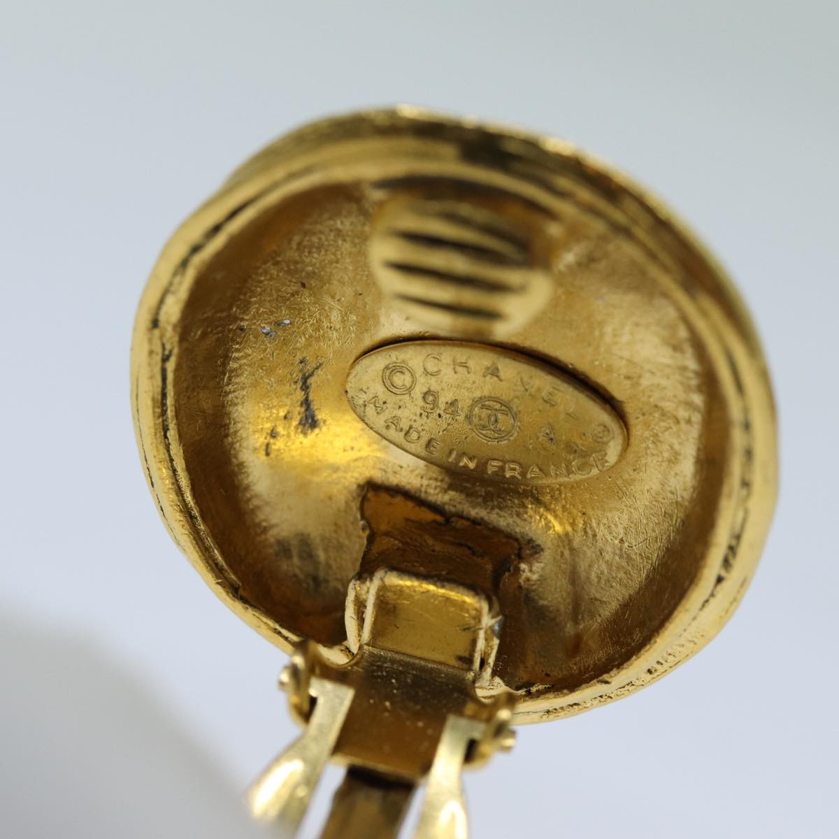 Chanel COCO Mark Earring One Side Only Gold Tone CC Auth ar11596B