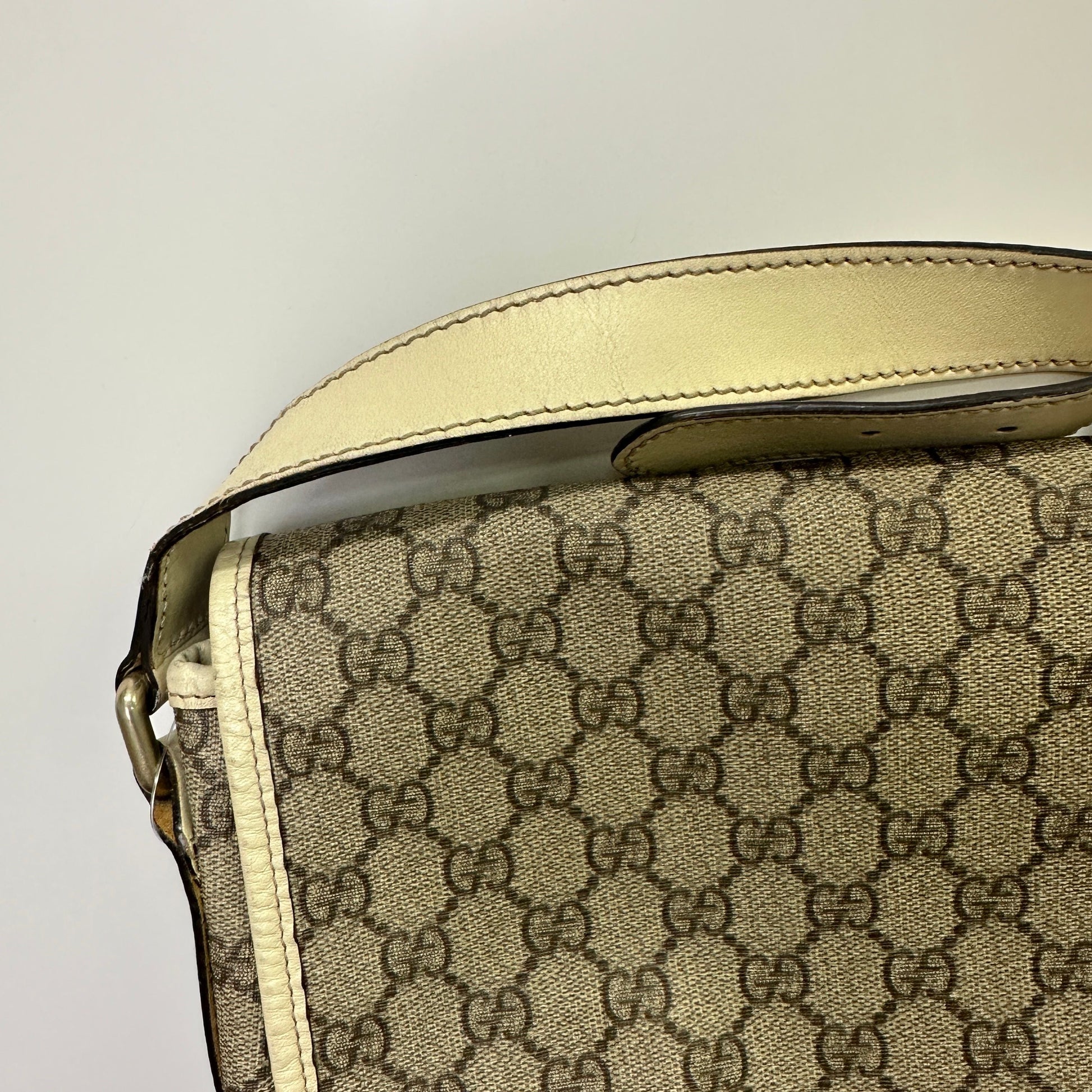 Snaffle bit vinyl crossbody bag Gucci Grey in Vinyl LB122819