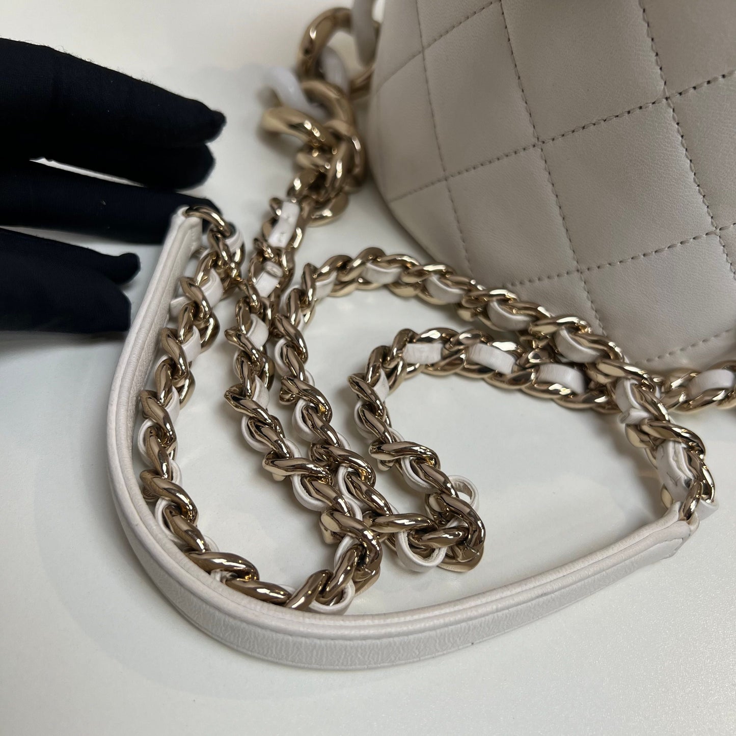 Chanel Elegant Chain Vanity Case - Crossbody Bags