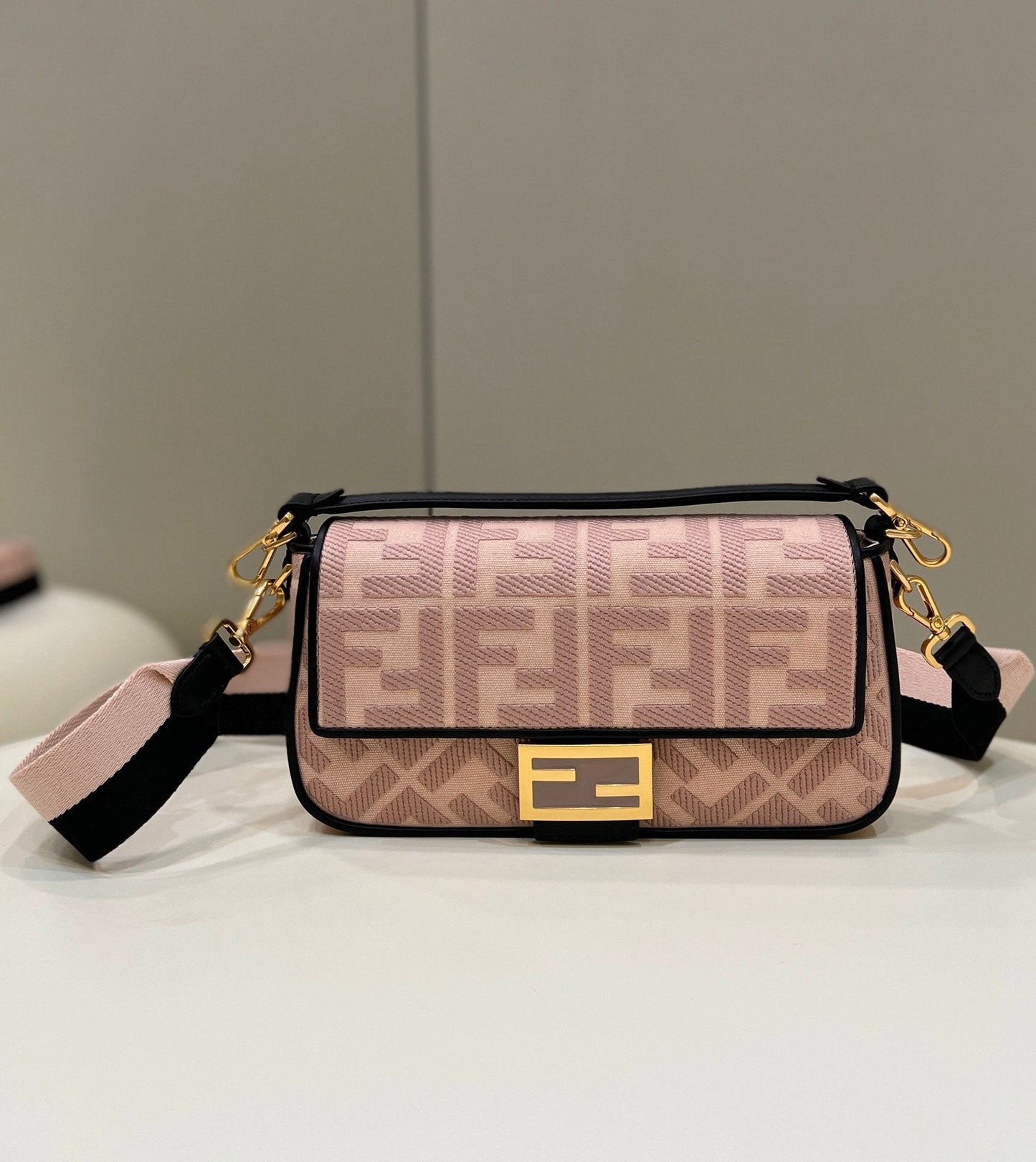 Fendi Top QualityTop Quality Baguette Light Pink FF Crossbody Bag