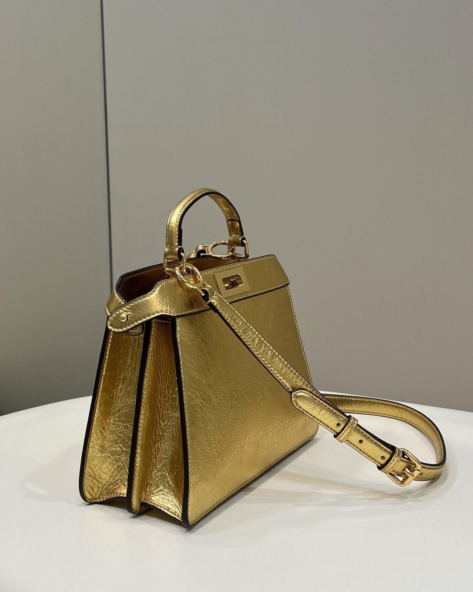 Top QualityTop Quality Peekaboo 33cm Gold Medium Handbag