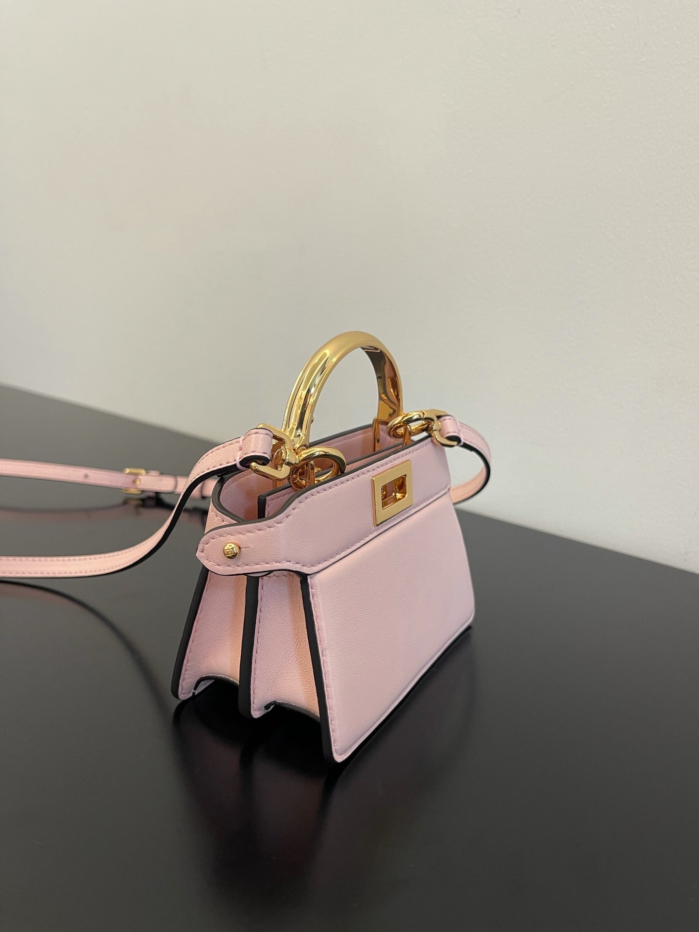 Top QualityTop Quality Peekaboo ISeeU Pink Handbag