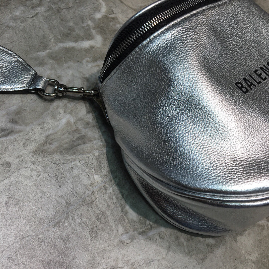 Top Quality Sling Bag In Sliver For Travel Bag