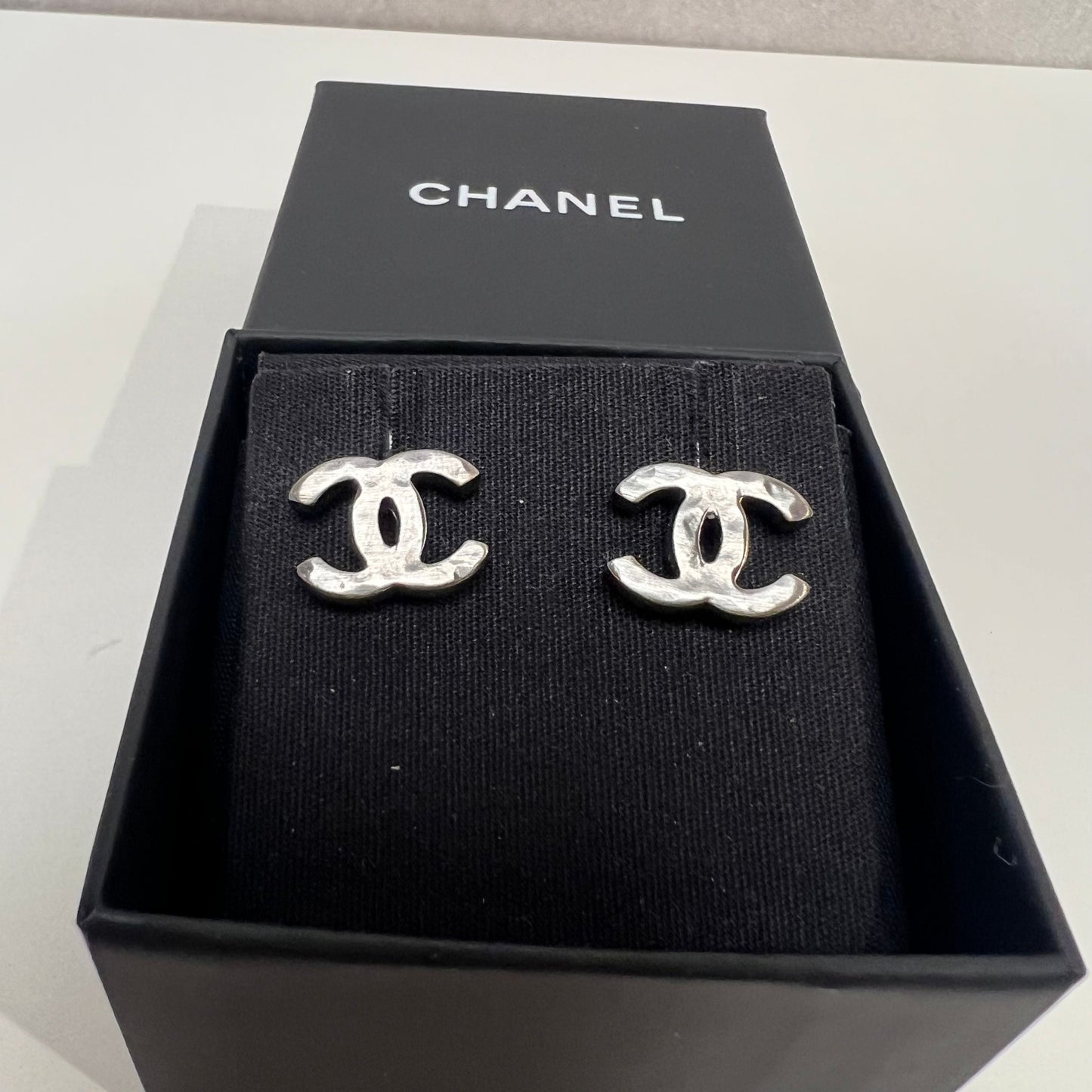 Cc crystal earrings Chanel Silver in Crystal