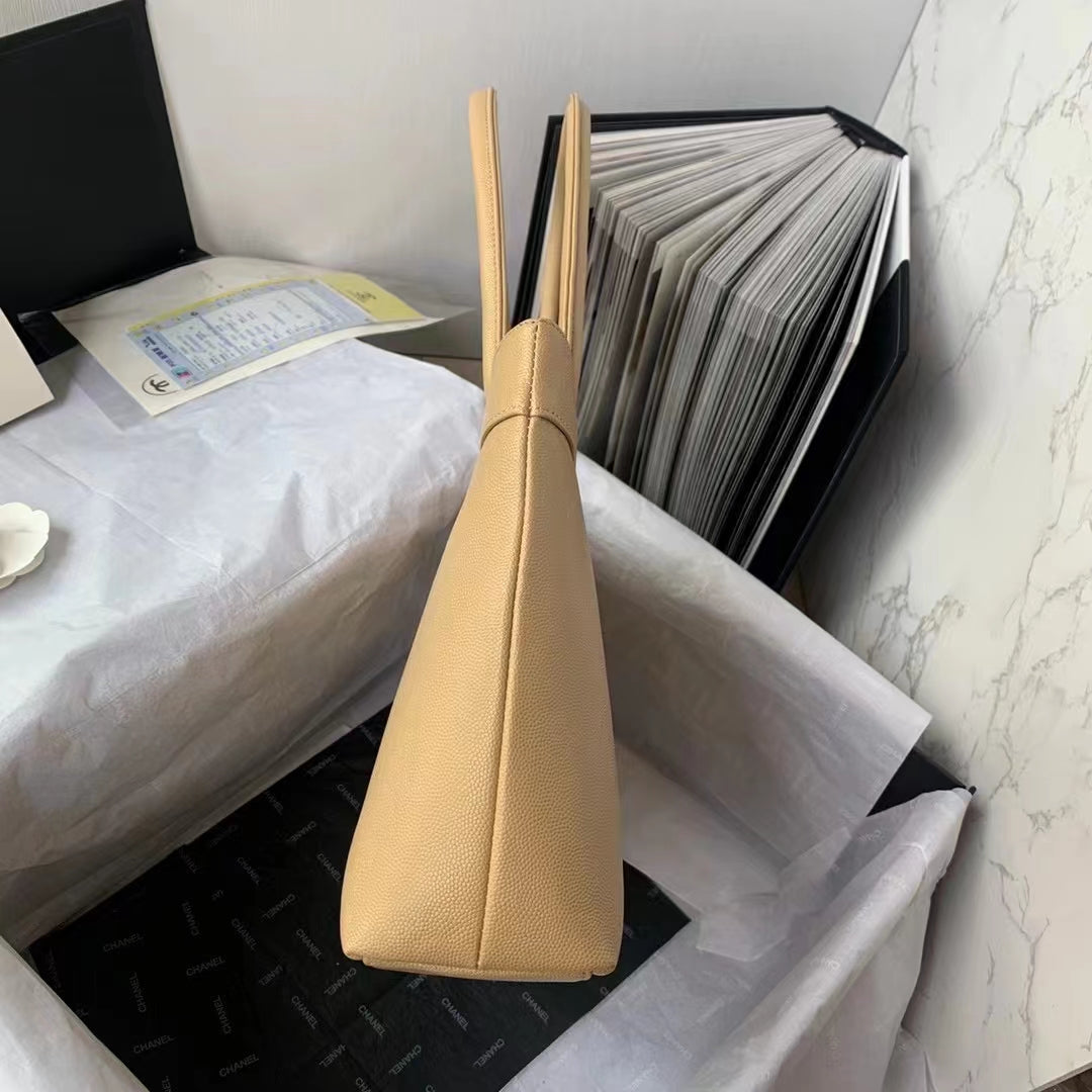 CHL CHLOpen Caviar East West Beige Tote Bag