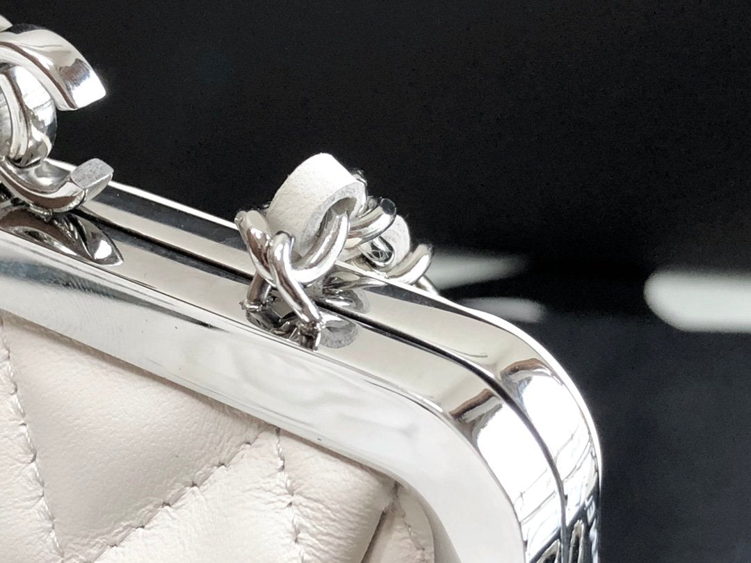 CHL Cruise Crossbaby 13cm 5in White Clutch Bag