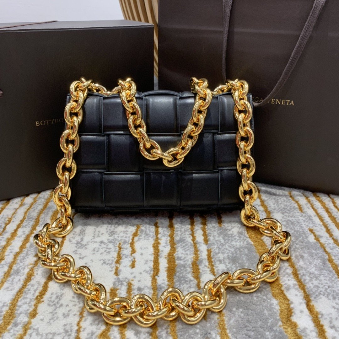 Top Quality Cassette Bag For Women In Black Chain Travel Bag