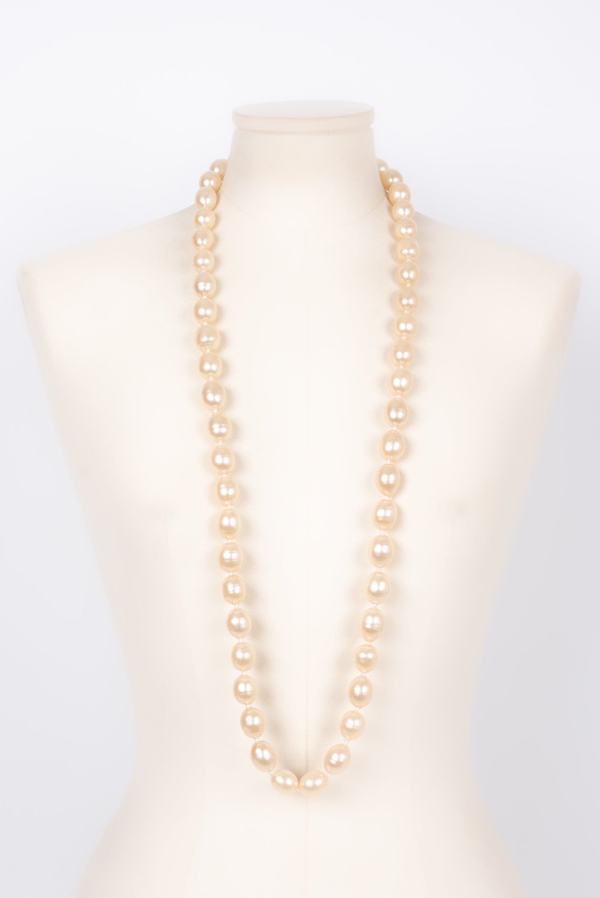 Collier de perles nacr?©es Chanel s