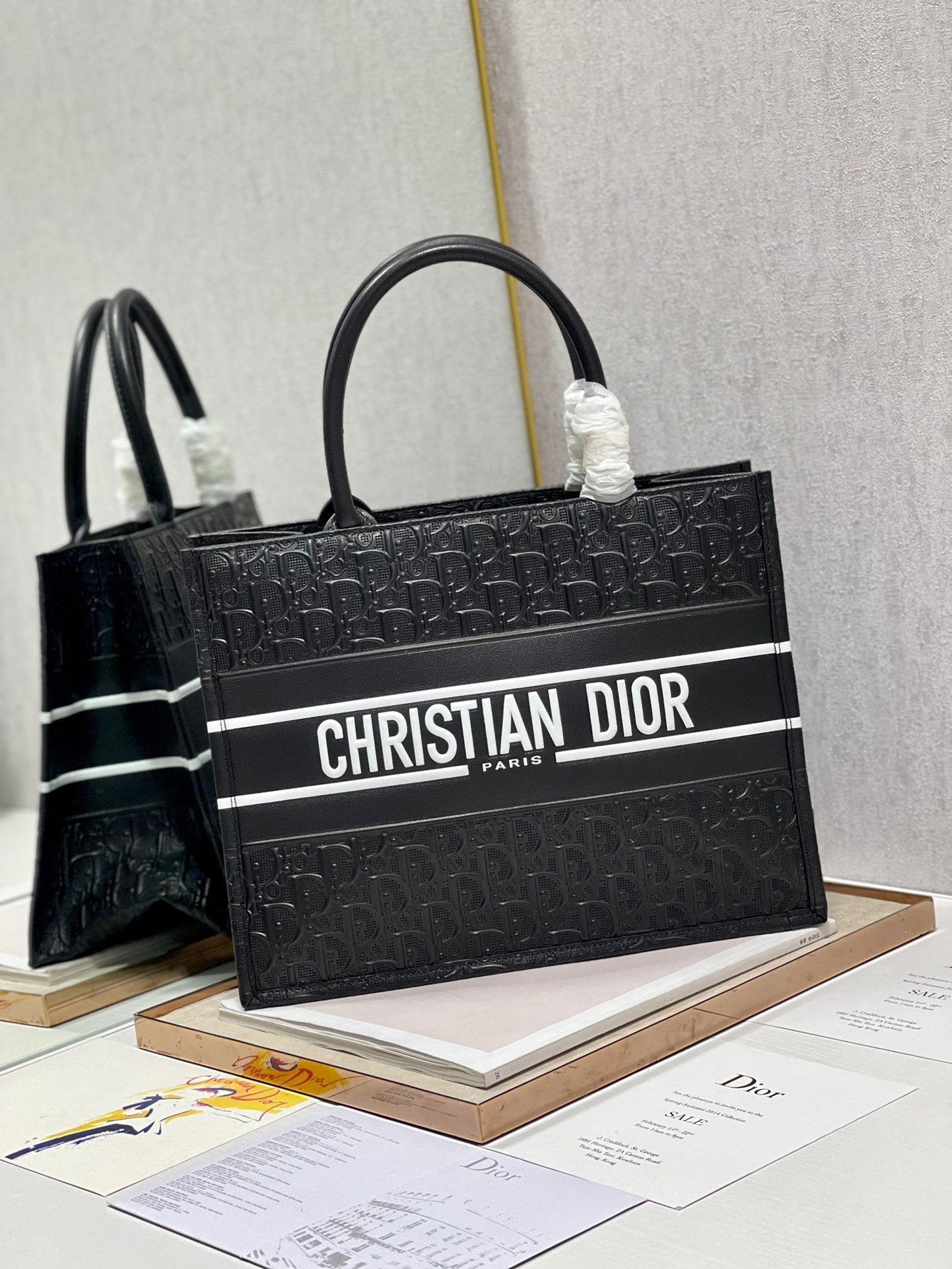 Metop Qualityum Book Cd Black Book Tote Bag