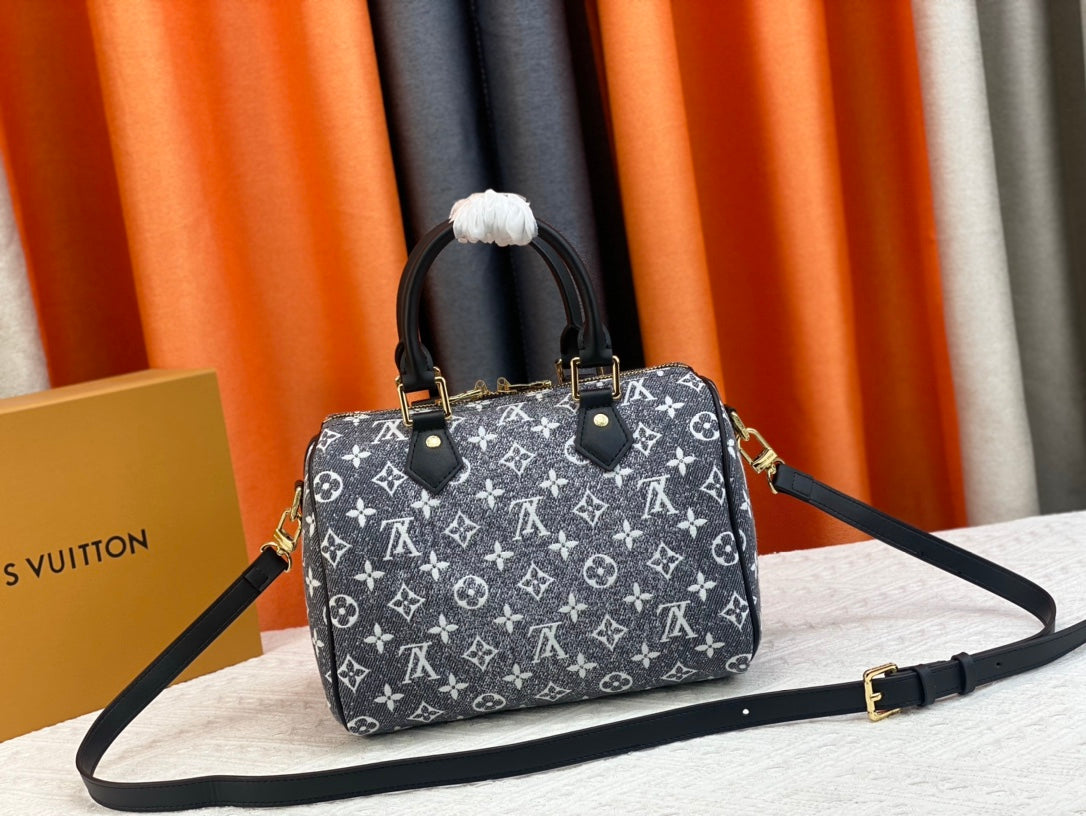 EN - Luxury LUV 740 Travel Bag