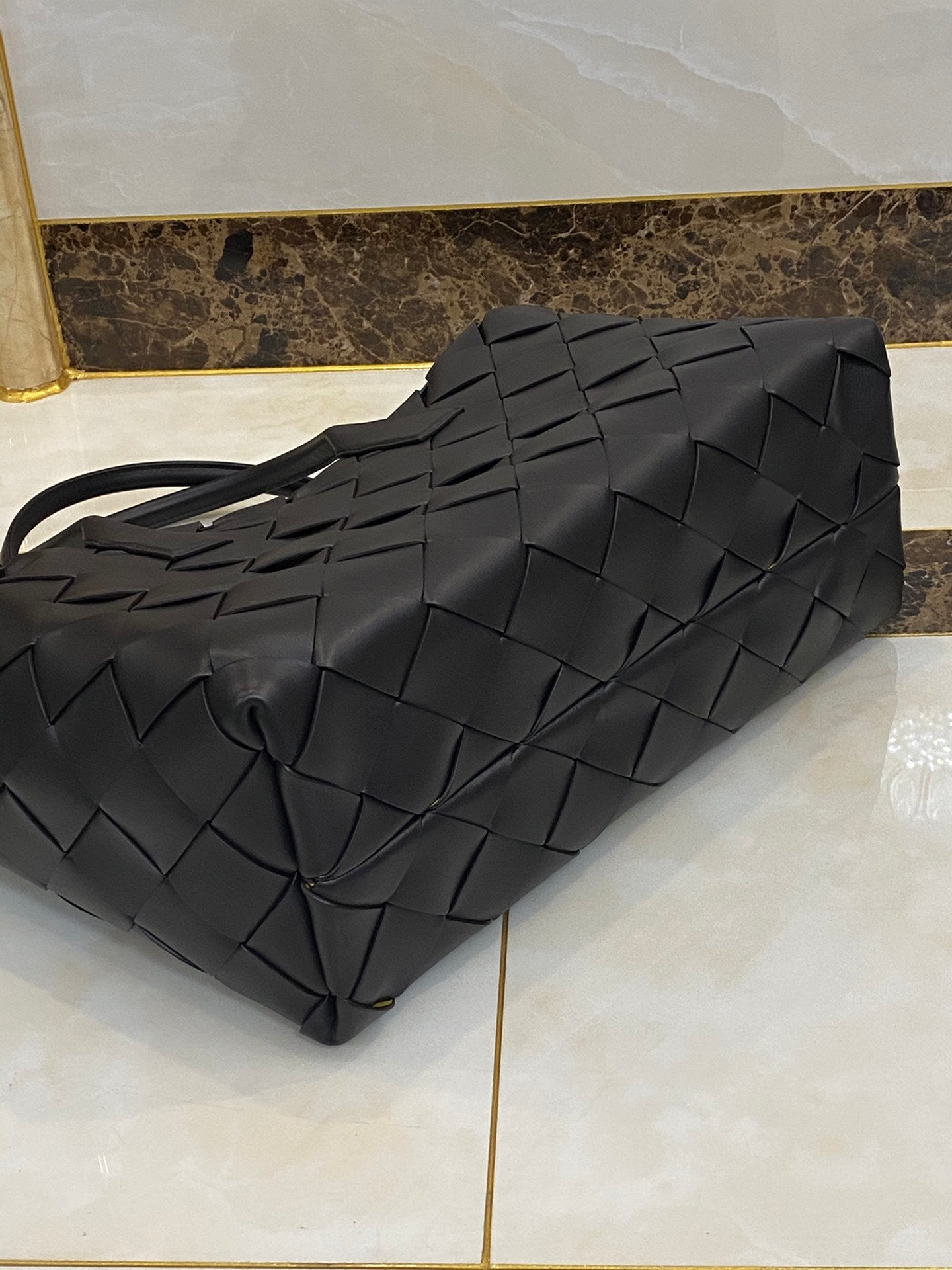 Top Quality Intrecciato Tote Bag For Women Black Medium