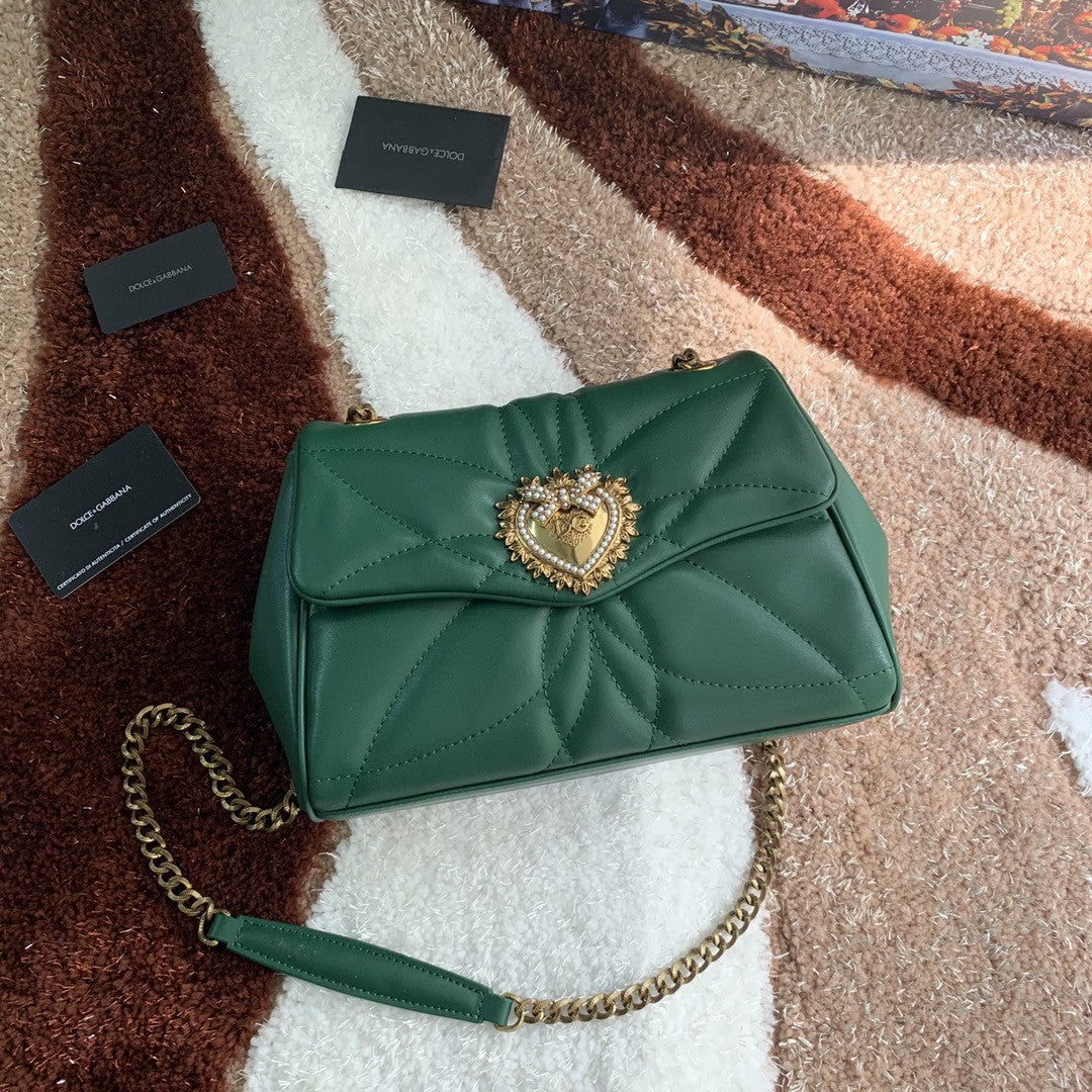 Metop Qualityum Devotion Nappa Quilted Green Shoulder Bag