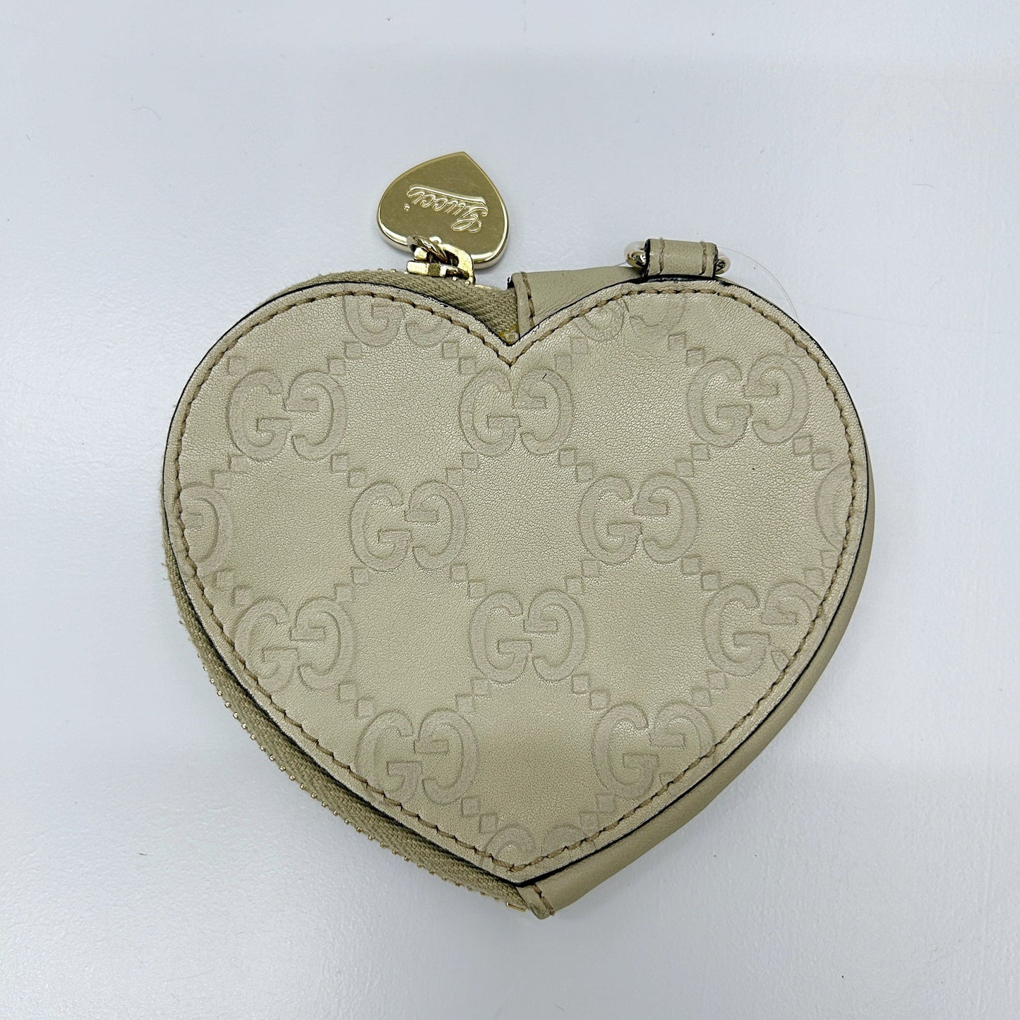 Gucci Heart Coin Pouch gu6207ey