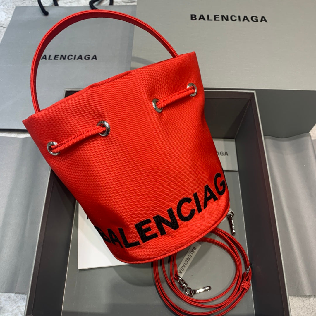 Top Quality Le Cagole Metop Qualityum Bag Red Bucket Bucket Bag
