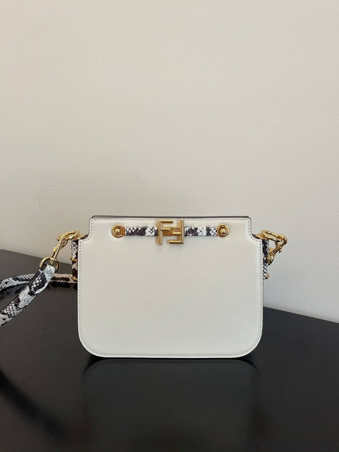Touch Snakeskin Detail White Travel Bag