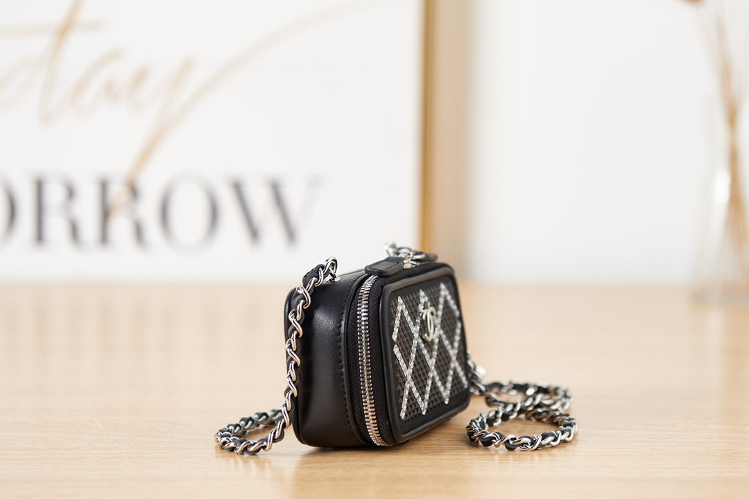 CHL Crystal Vanity 10cm 4in Black Silver Small Chain Handbag