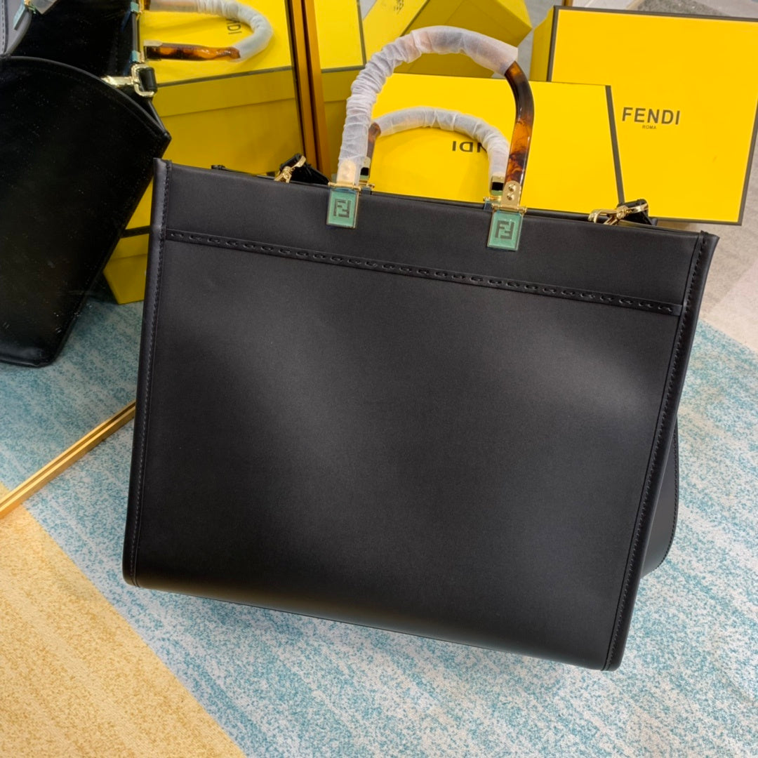 Fendi Top QualityTop Quality Sunshine , Black Medium FF Crossbody Bag