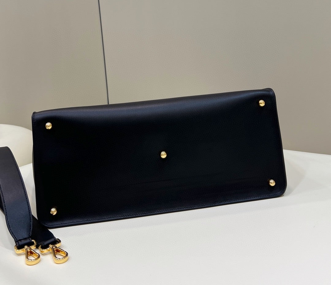 Top QualityTop Quality Way 29.5cm Black Medium Handbag