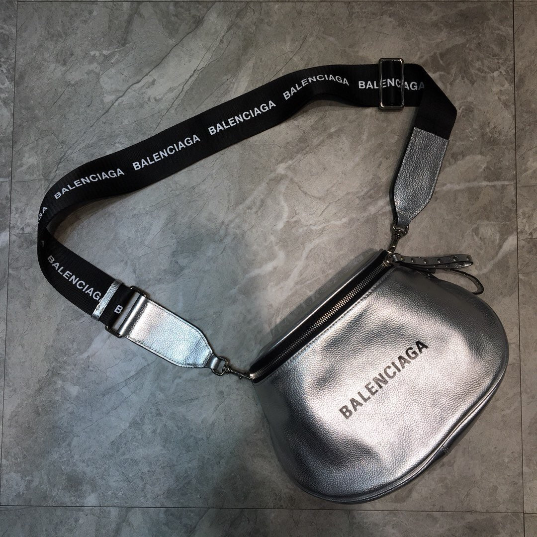 Top Quality Sling Bag In Sliver For Travel Bag