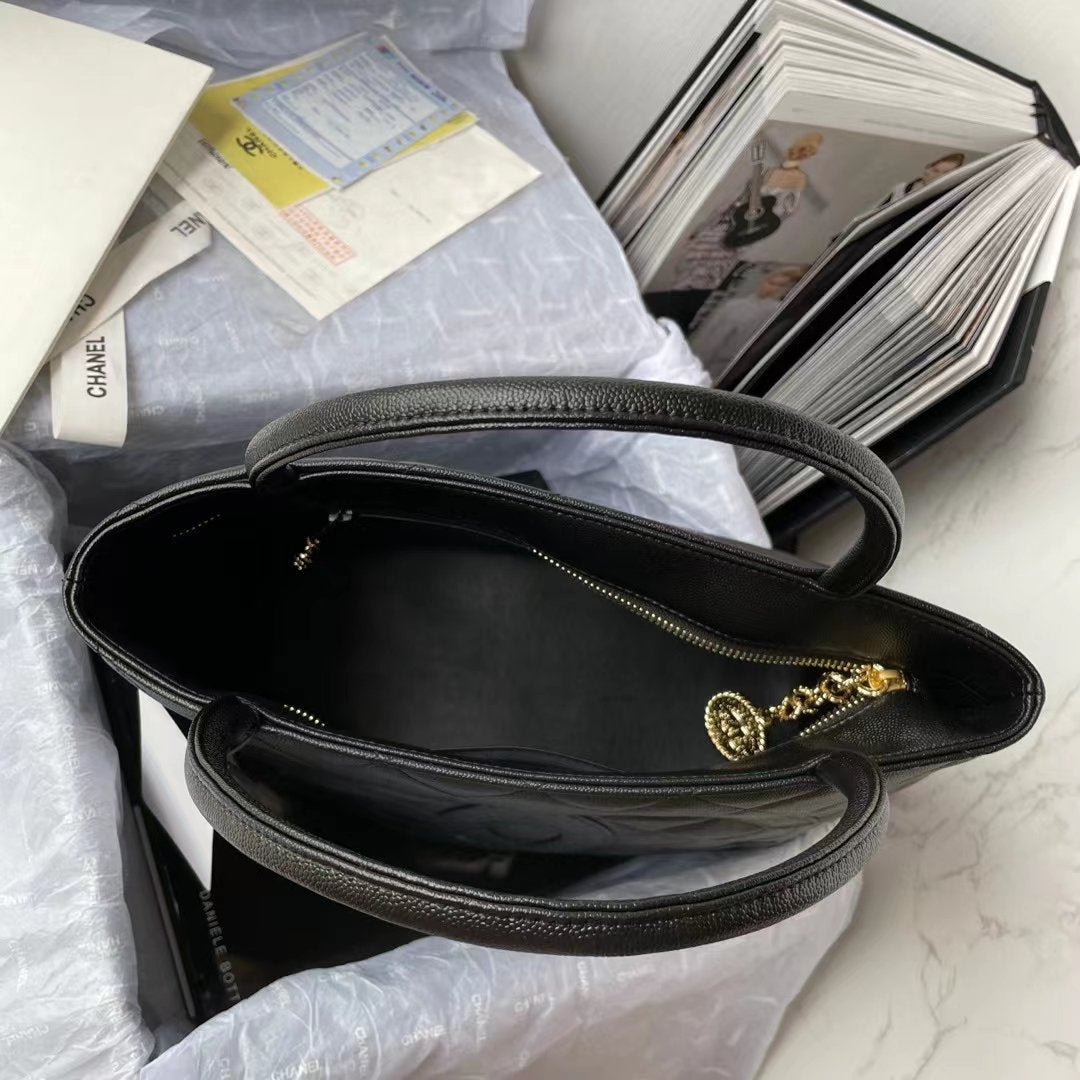 CHLMedallion 29cm 11in Black Shoulder Bag