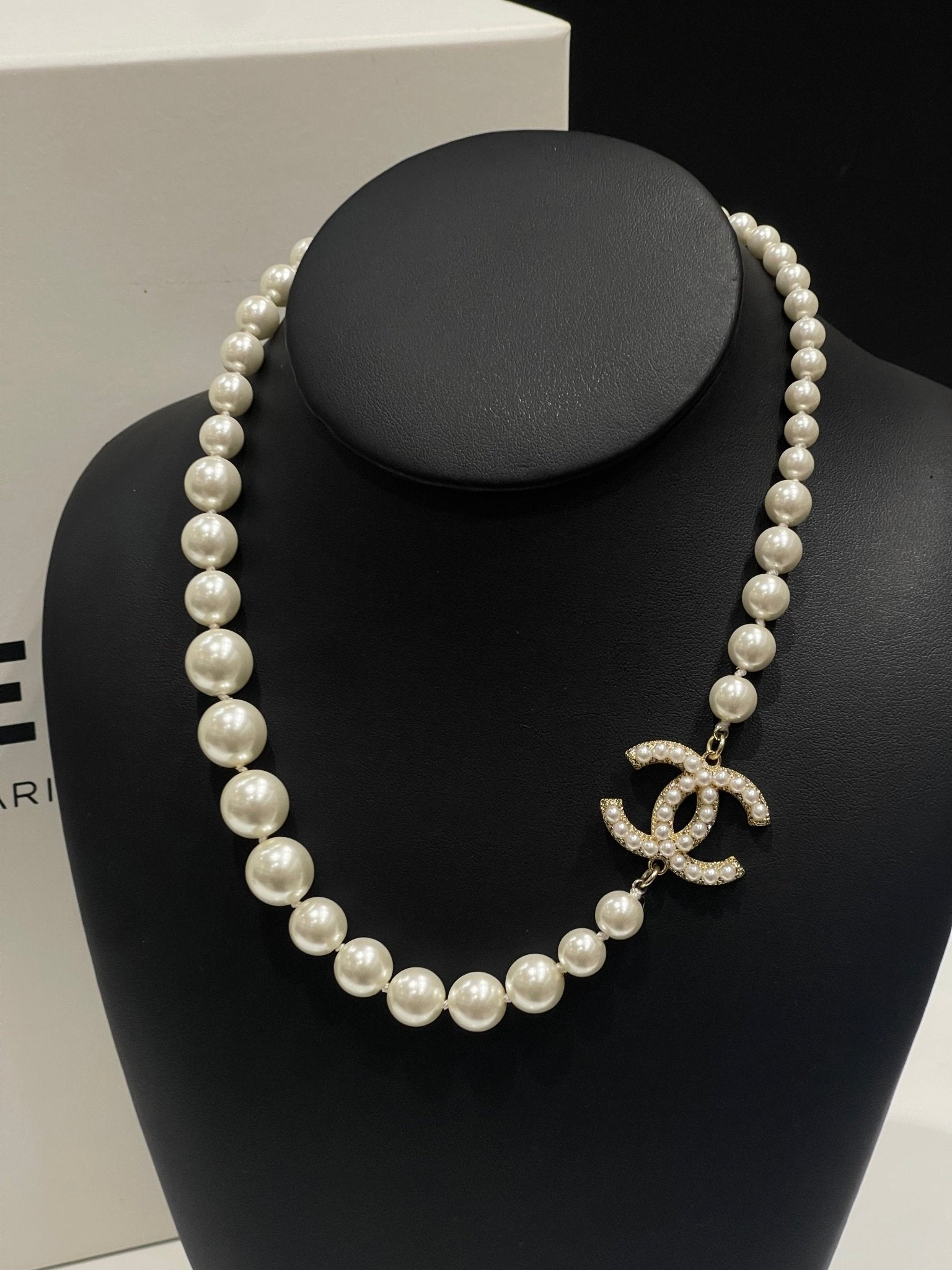 Chanel Collier Perle CC Jewelry