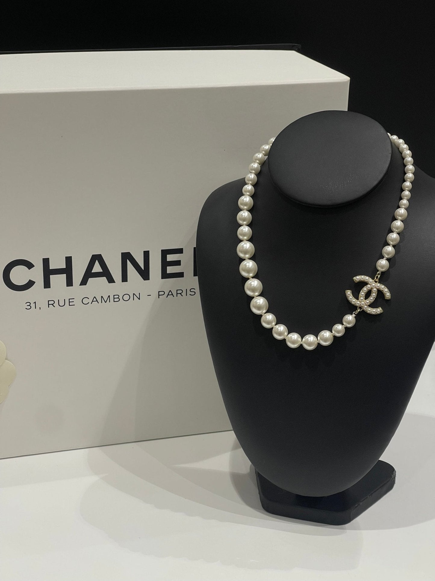 Chanel Collier Perle CC Jewelry