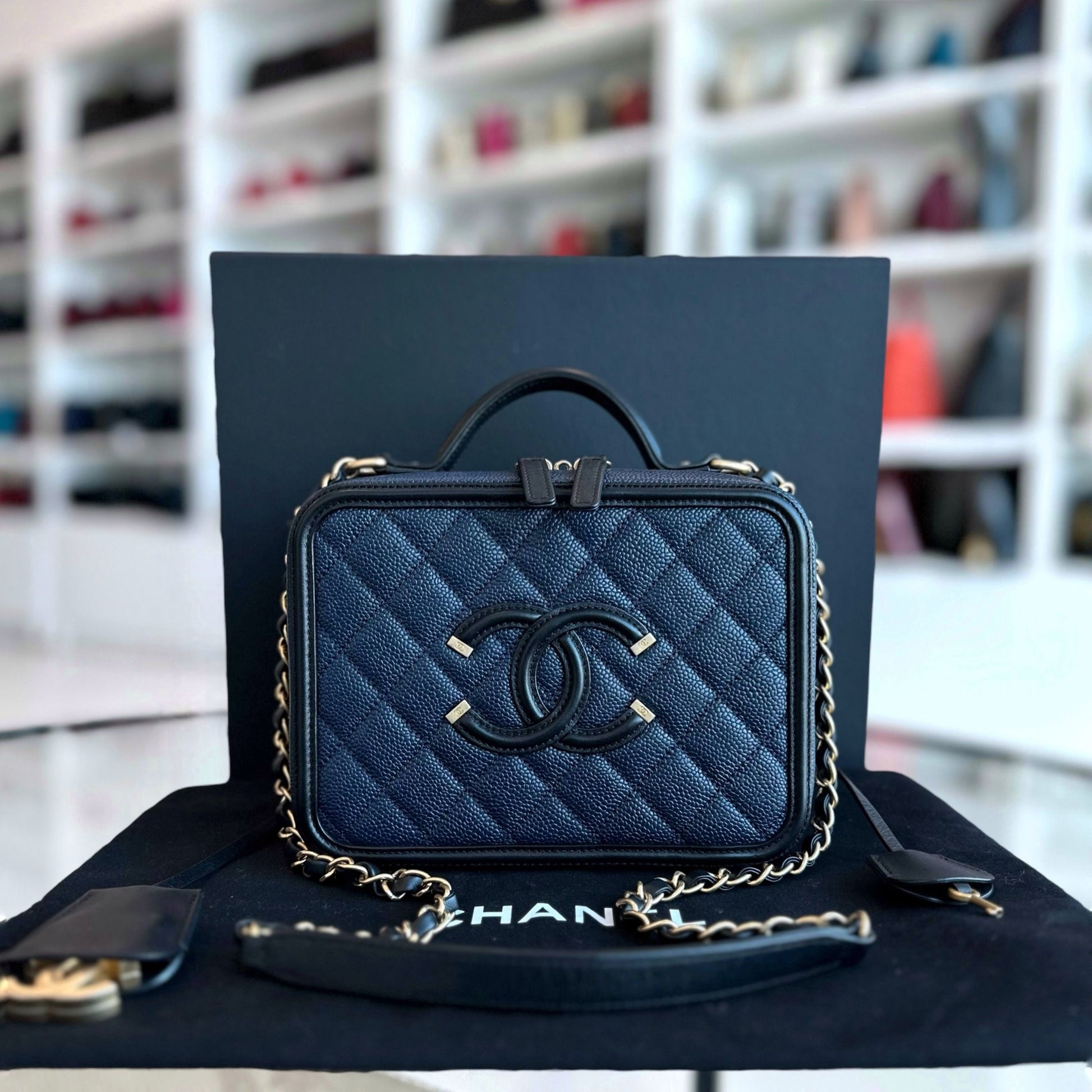 Chanel Vanity Case Medium - Caviar Dark Blue GHW No 24