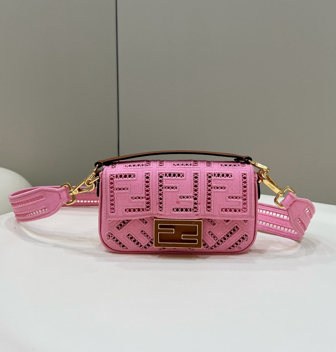 Top QualityTop Quality Baguette Embroidery Pink Small Travel Bag