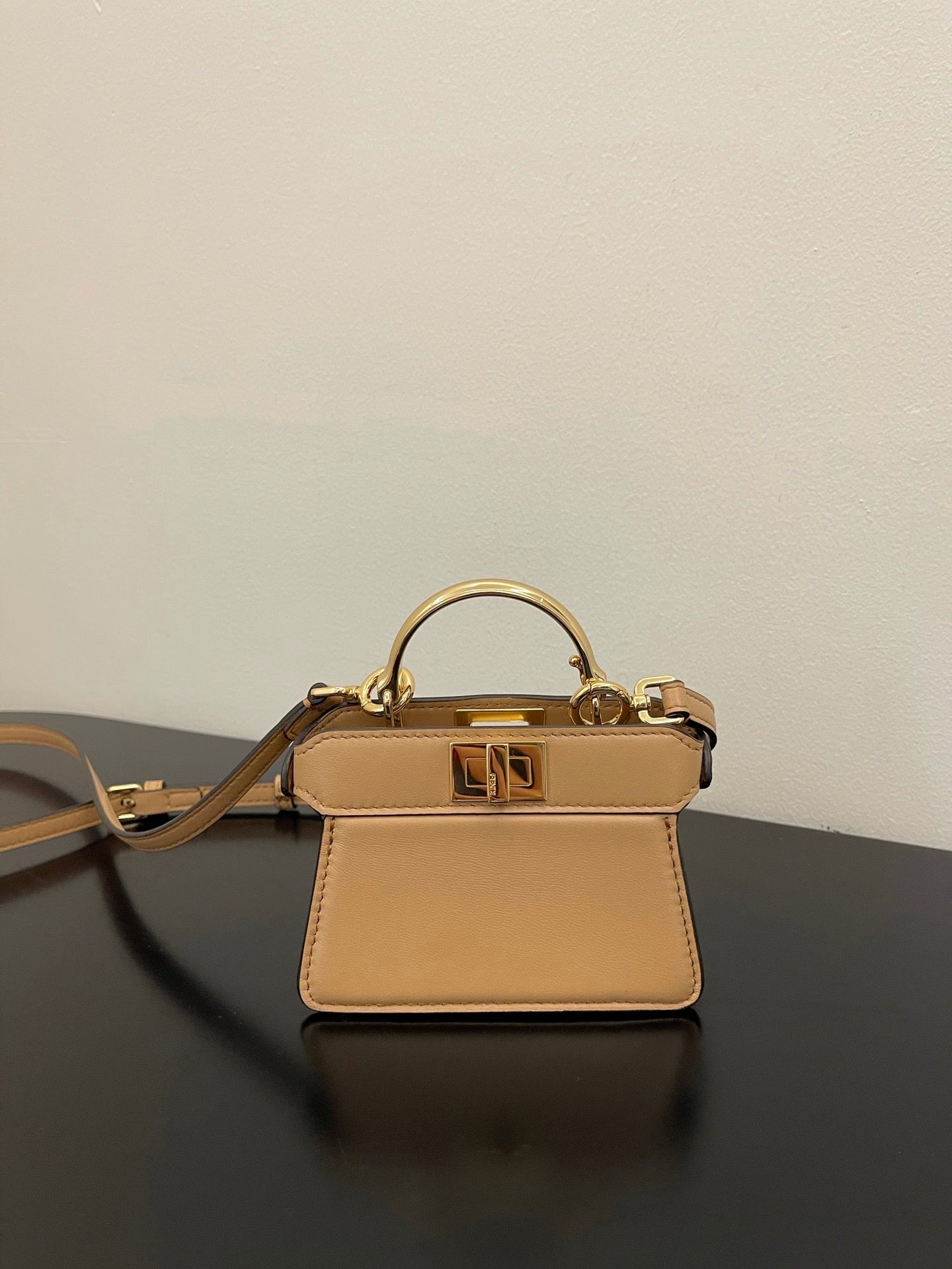 Top QualityTop Quality Peekaboo ISeeU Brown Handbag