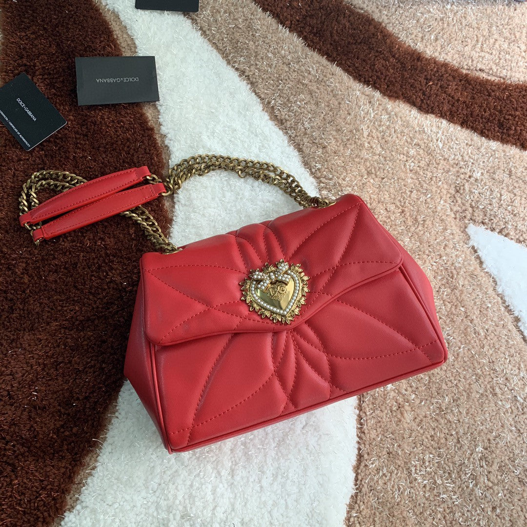 Metop Qualityum Devotion Nappa Quilted Red Shoulder Bag
