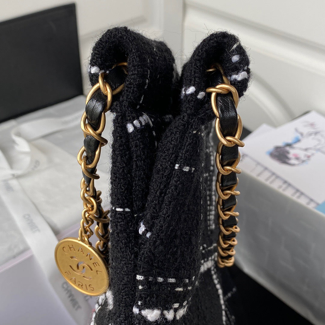 CHL 22 Hardware , 14.2in Black Gold Shoulder Bag