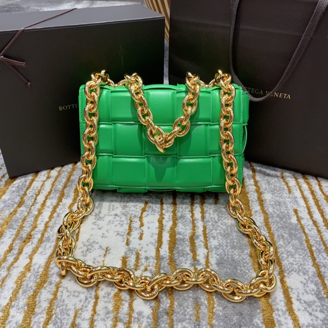 Top Quality Cassette Bag For Women In Green Chain Travel Bag