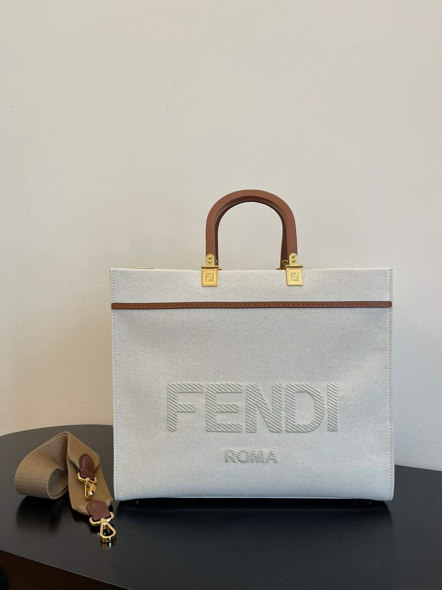 Fendi Top QualityTop Quality Sunshine Light Canvas Grey Medium FF Shoulder Bag