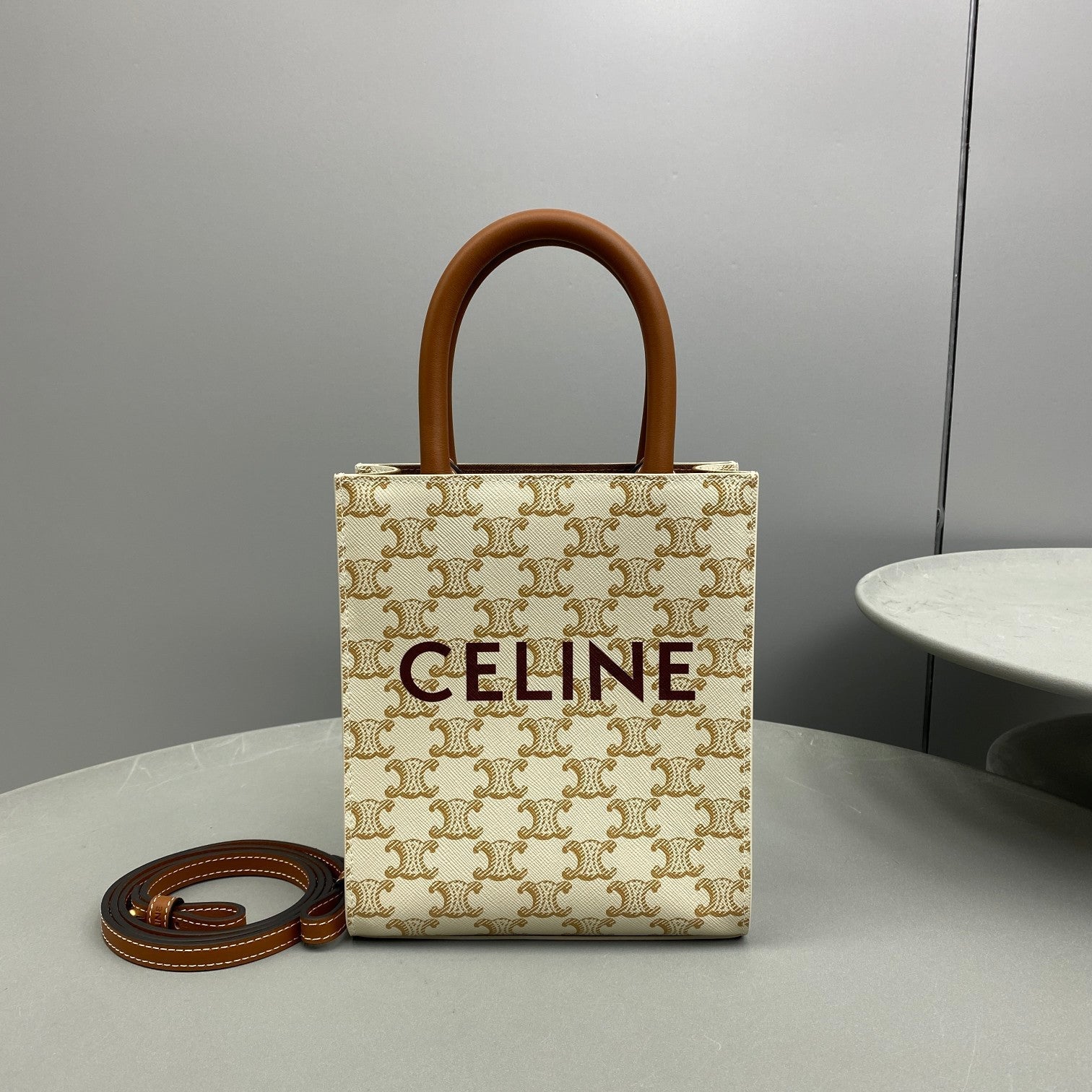 Top Quality Vertical Cabas In Triomphe For Canvas White Travel Bag