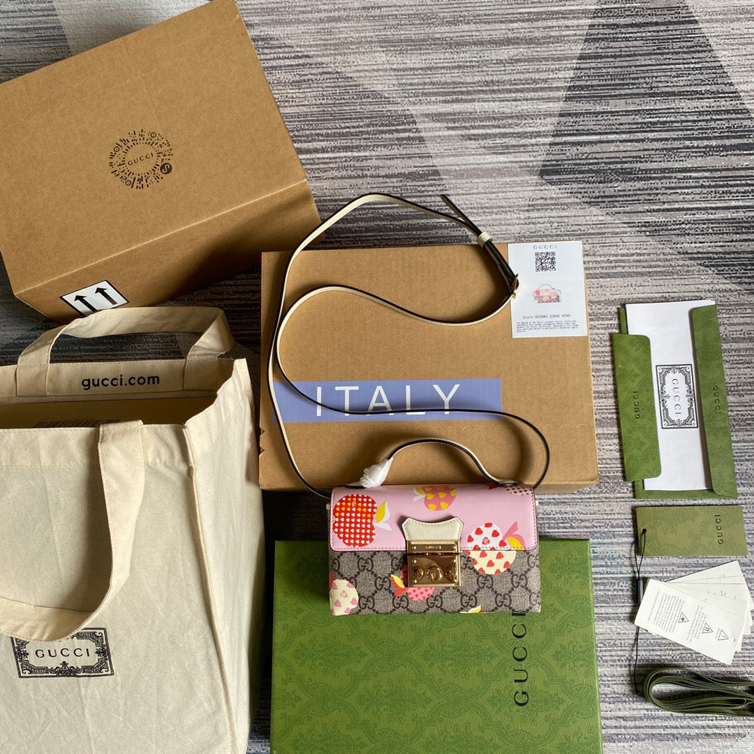 gg Padlock Strawberry , ’s Beige Mini Travel Bag