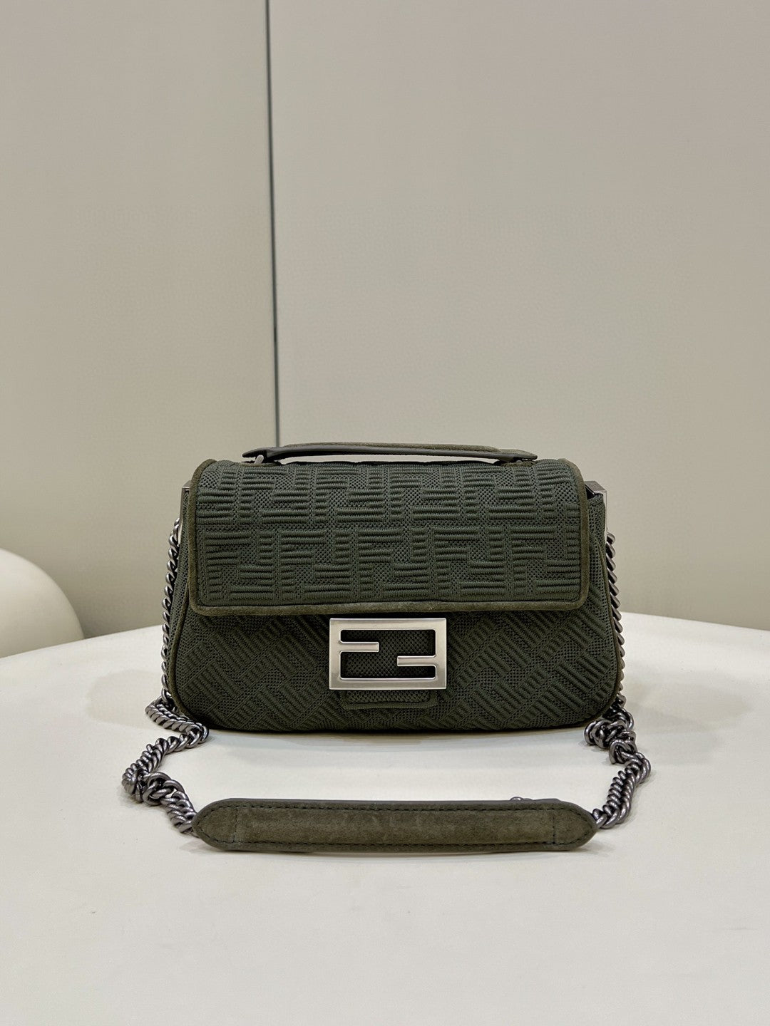 Fendi Top QualityTop Quality Baguette Midi Green Chain FF Handbag