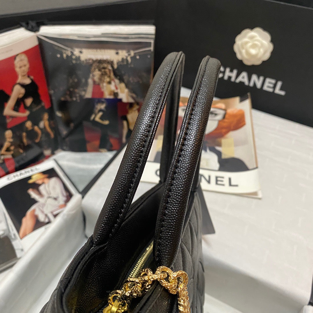 CHLMedallion Hardware Caviar , ’s Black Gold Shoulder Bag