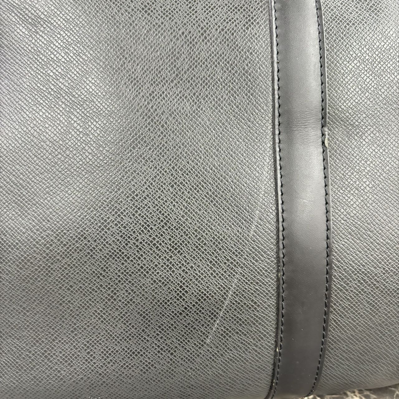 Louis Vuitton Kendall Taiga GM Fashion Accessory