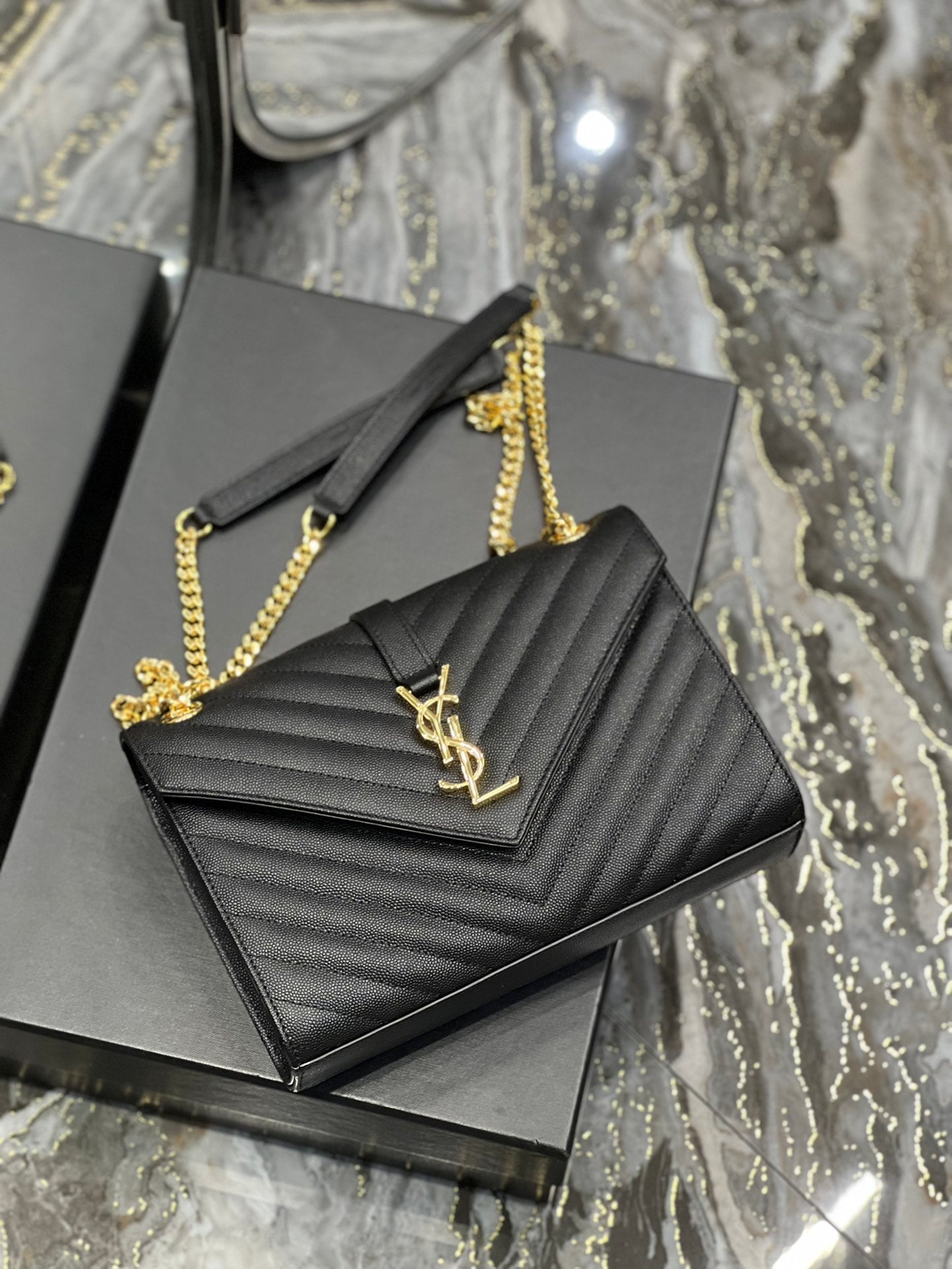 YSL Saint Laurent College Toned Hardware 9in 24cm Black Gold Medium Chain Handbag Ysl 600279Brm071000