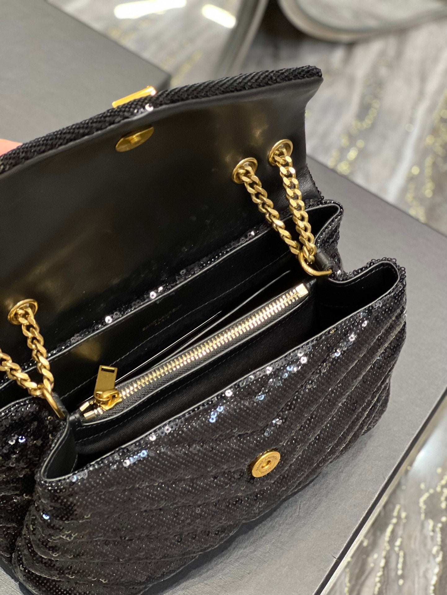 YSL Saint Laurent Loulou , ’s 9in 23cm Black Small Chain Handbag